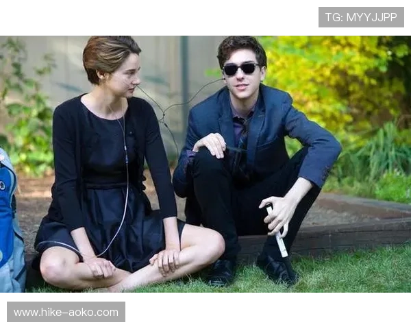 追随一见钟情的足球球星之路:从激情到梦想的旅程与心灵共鸣 追随一见钟情的足球球星之路:从激情到梦想的旅程与心灵共鸣